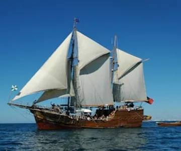 Lagos: Pirate Ship Afternoon Caves Cruise